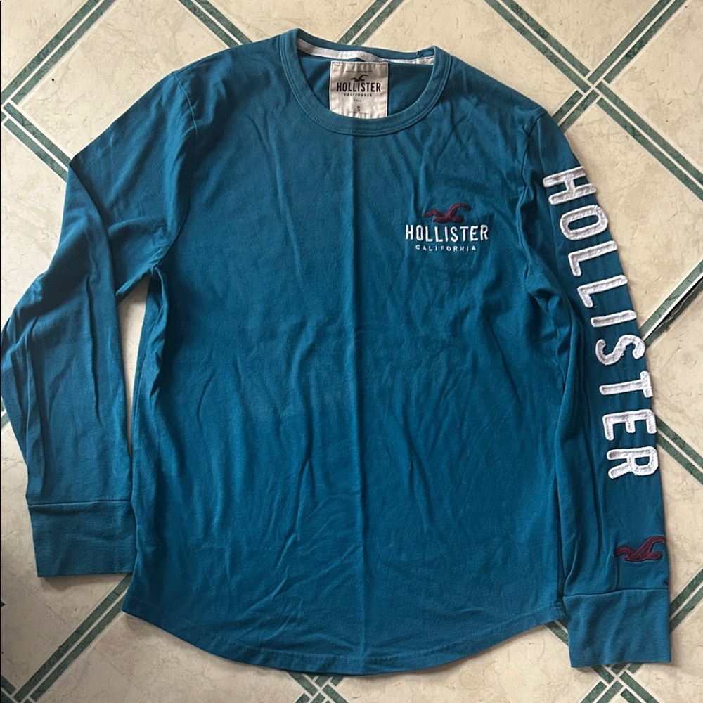 Hollister Men’s Teal Long Sleeve Tee